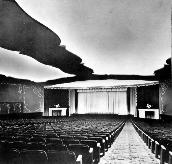 Woods 6 - Auditorium